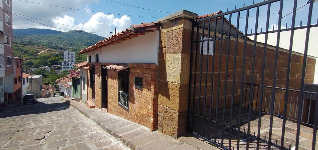Santander Aleman Hostel San Gil Exteriör bild